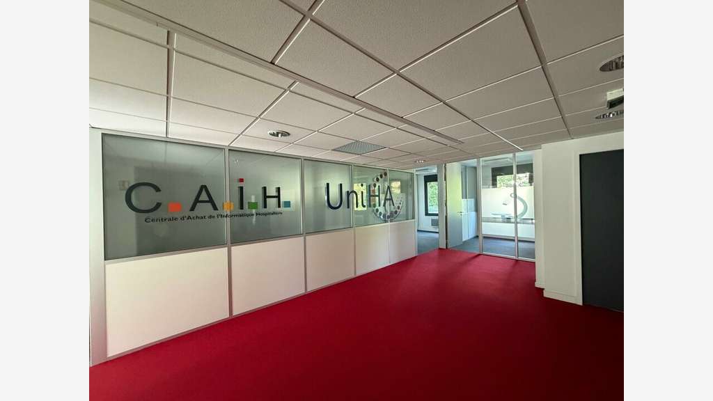 Bureaux de 900m² + stationnement à louer à Lyon 3