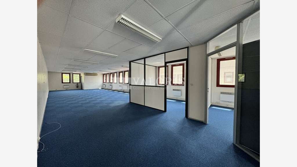Bureaux 162m² R+1 à louer à Lyon 3ème 