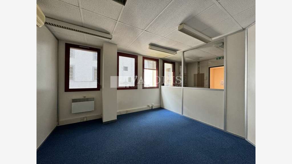 Bureaux 162m² R+1 à louer à Lyon 3ème 