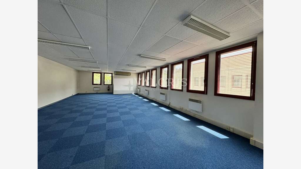 Bureaux 162m² R+1 à louer à Lyon 3ème 