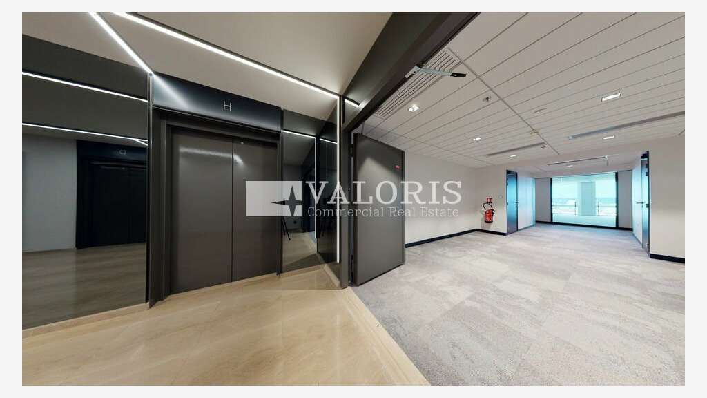 Bureaux rénovés 95m² R+15 à louer à Lyon 3e