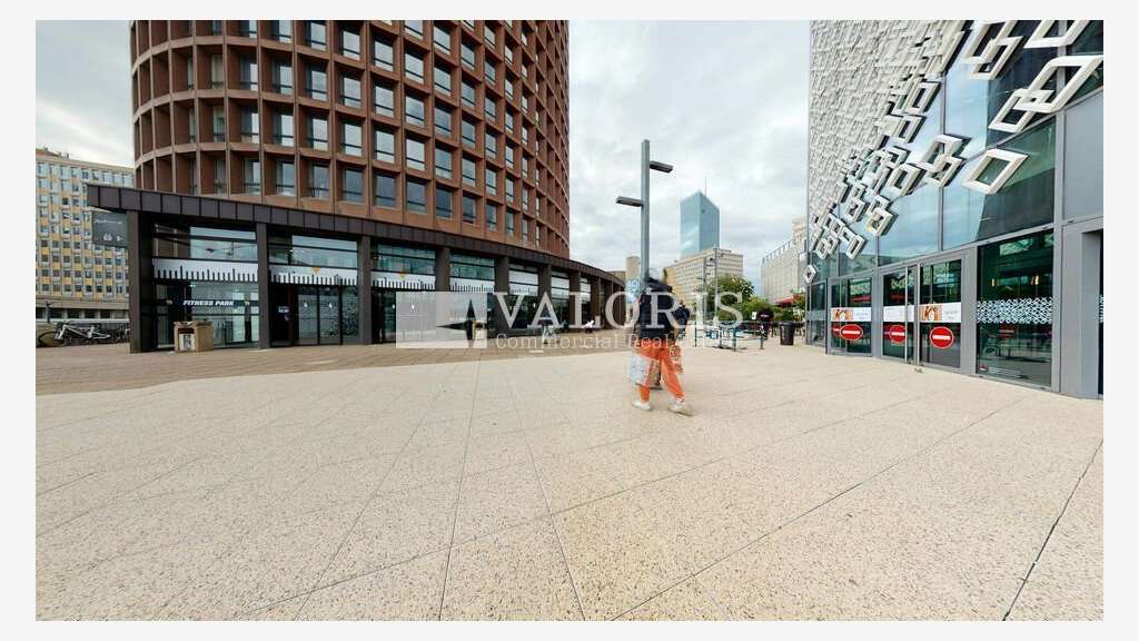 Bureaux rénovés 95m² R+15 à louer à Lyon 3e