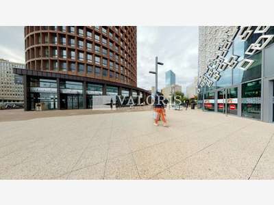 Bureaux rénovés 95m² R+15 à louer à Lyon 3e