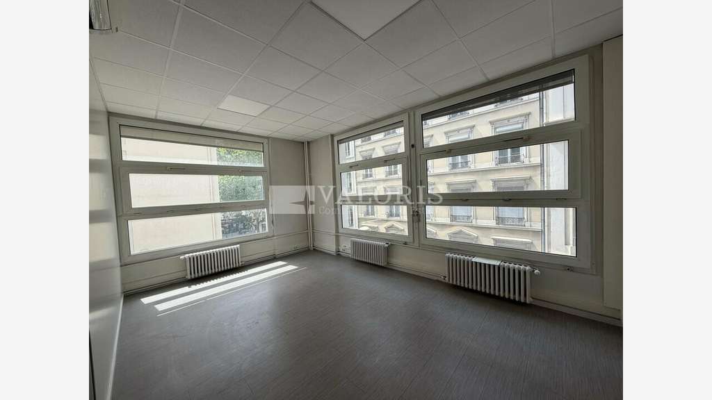 Bureaux 250m² R+4 à louer à Lyon 3e