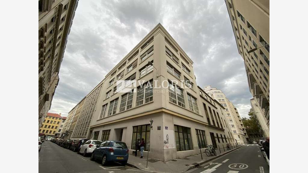 Bureaux 250m² R+4 à louer à Lyon 3e