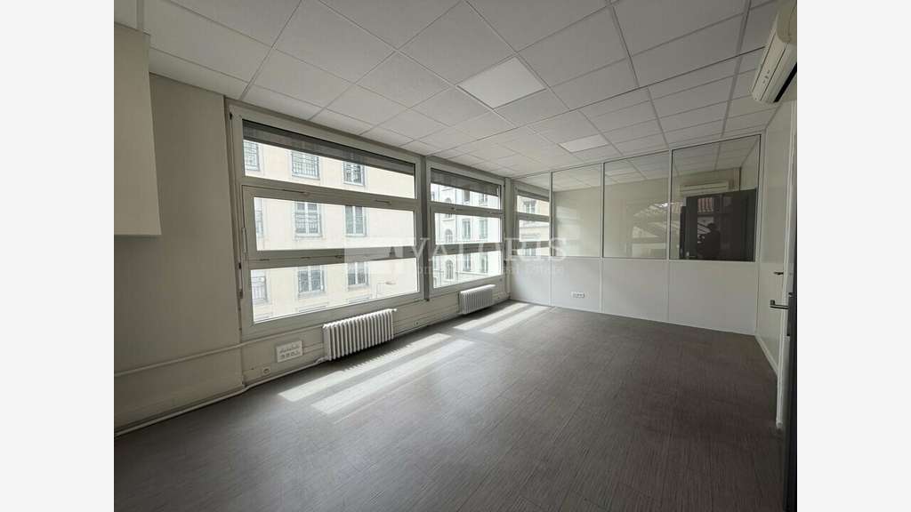 Bureaux 250m² R+4 à louer à Lyon 3e