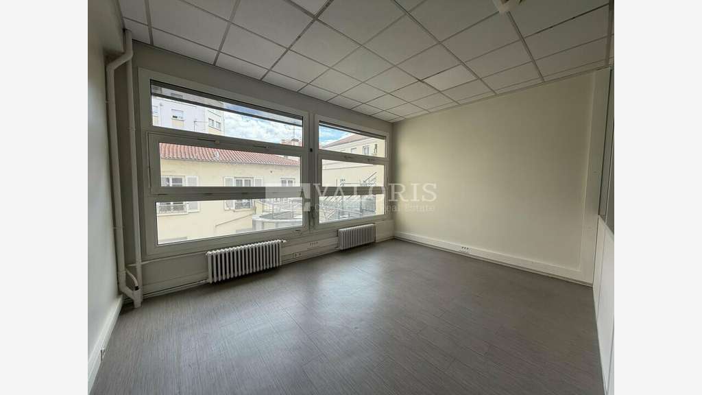 Bureaux 250m² R+4 à louer à Lyon 3e