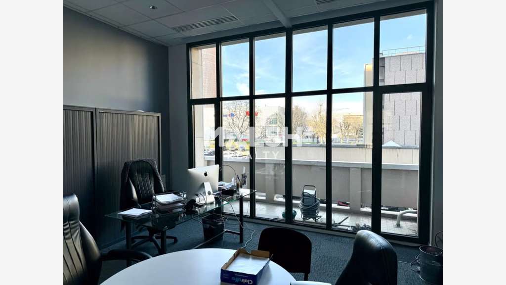 Bureaux rénovés 88m² ERP5 à louer Lyon 3 Part-Dieu