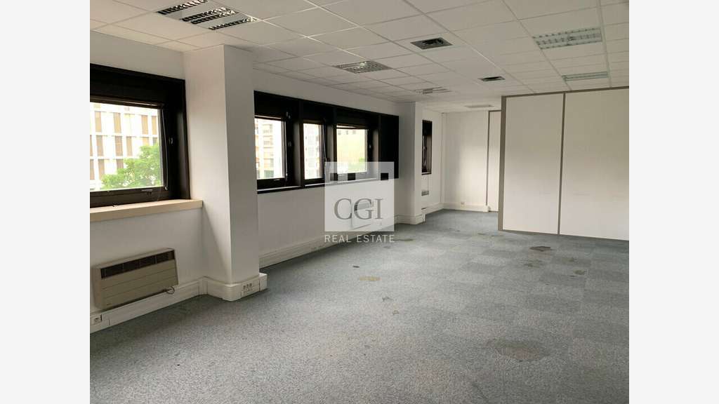 A louer bureaux 1716m² à Lyon 3e Bld Vivier Merle