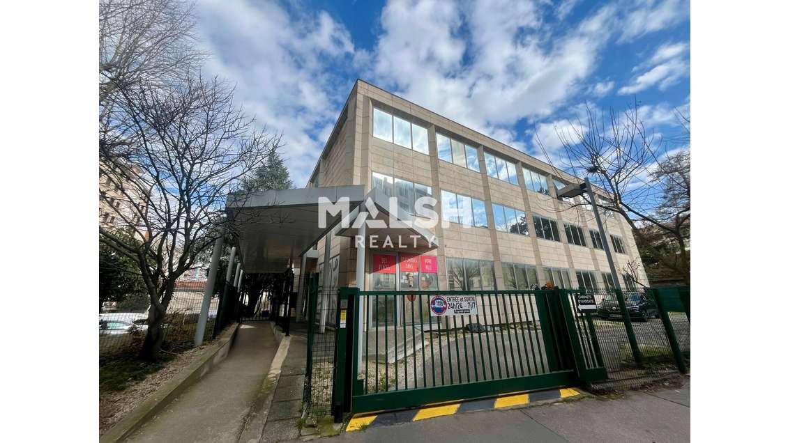 Bureaux PMR à louer 65m² à Lyon 4e métro Hénon
