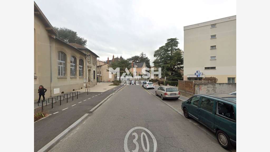 A louer bureaux lumineux, cloisonnés 56m² Lyon 5e
