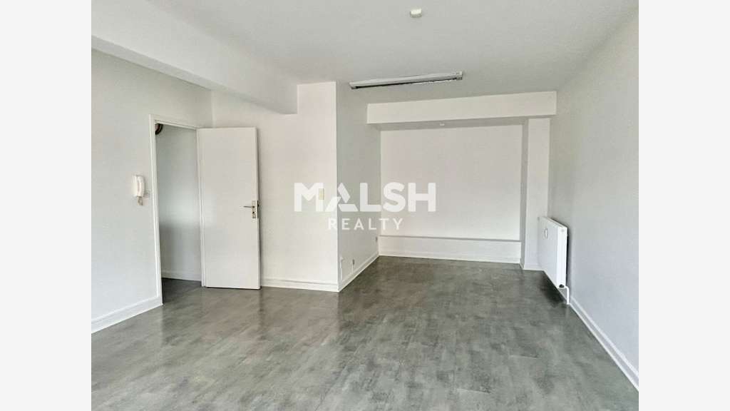 A louer bureaux lumineux, cloisonnés 56m² Lyon 5e