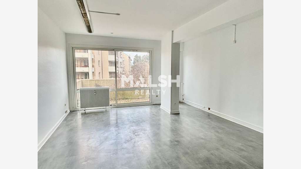 A louer bureaux lumineux, cloisonnés 56m² Lyon 5e