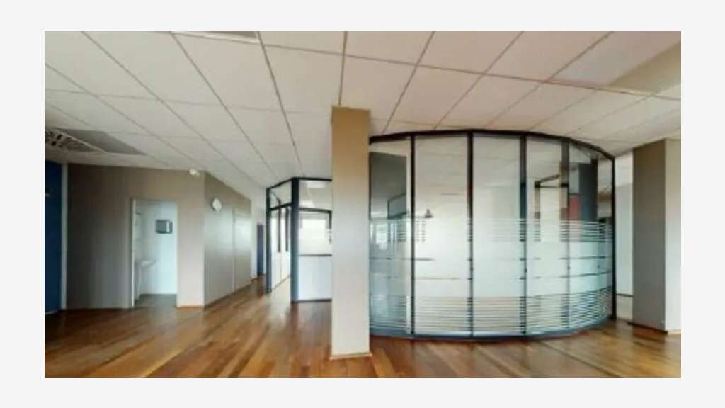 A louer bureaux 300m² rénovés R+1 à Lyon M6 