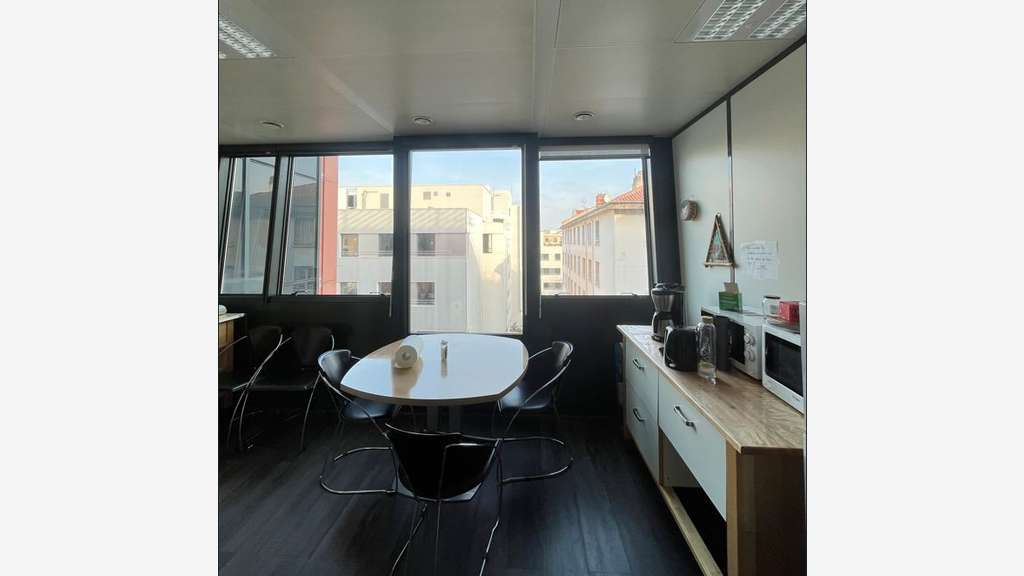 A louer bureaux R+4 coeur Part Dieu à Lyon