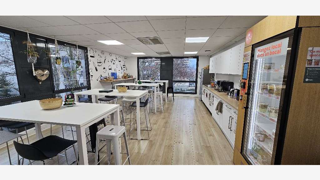 A louer bureaux de 734m² à Lyon 9 Gorge de Loup