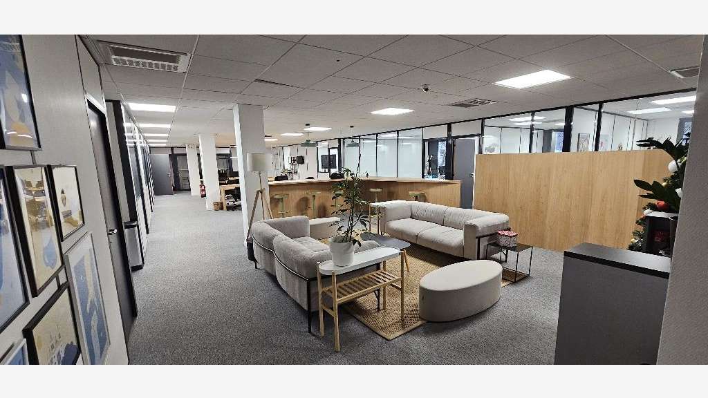 A louer bureaux de 734m² à Lyon 9 Gorge de Loup
