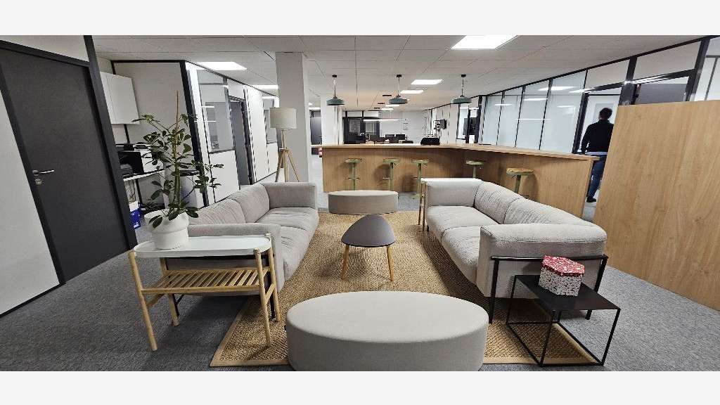 A louer bureaux de 734m² à Lyon 9 Gorge de Loup