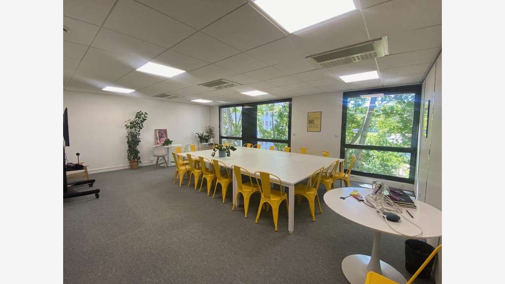 A louer bureaux de 734m² à Lyon 9 Gorge de Loup