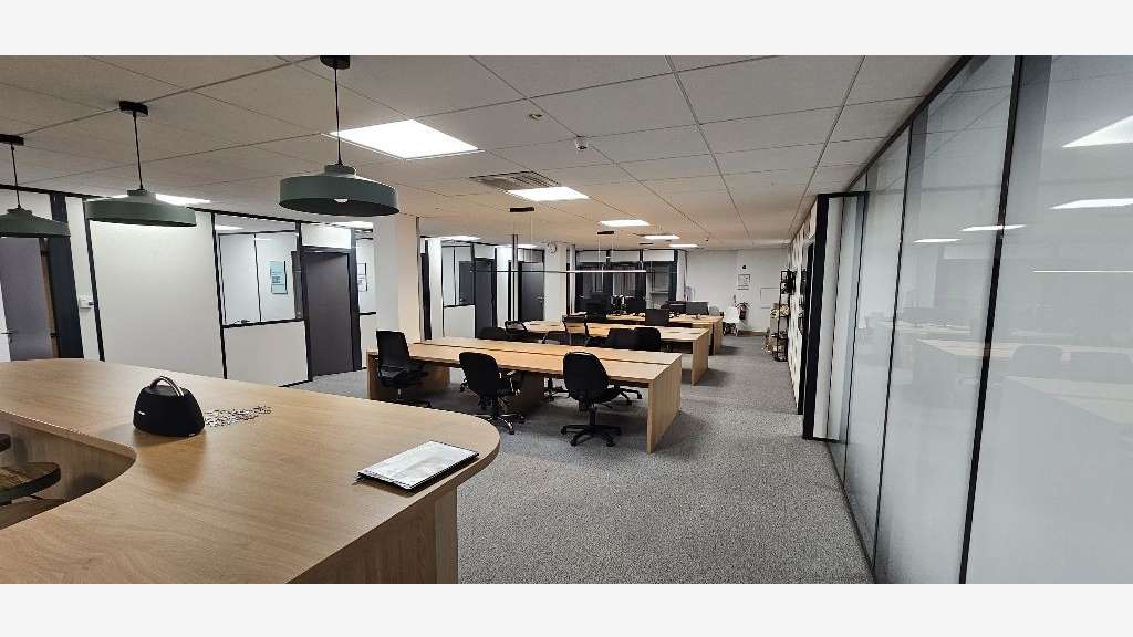 A louer bureaux de 734m² à Lyon 9 Gorge de Loup