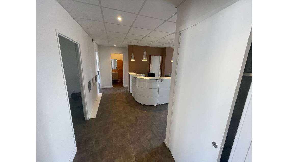 A louer local 89m² AV des Frères Lumière à Lyon