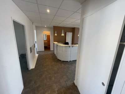 A louer local 89m² AV des Frères Lumière à Lyon