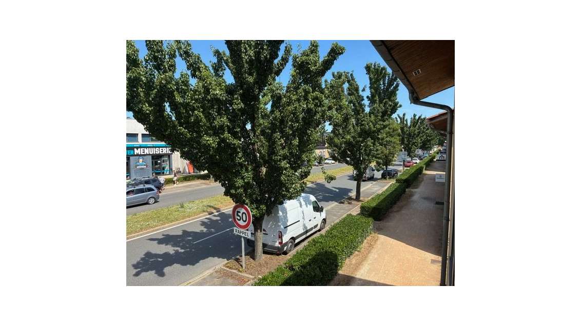 Bureaux 160m² R+1 à louer à Limas proche A6