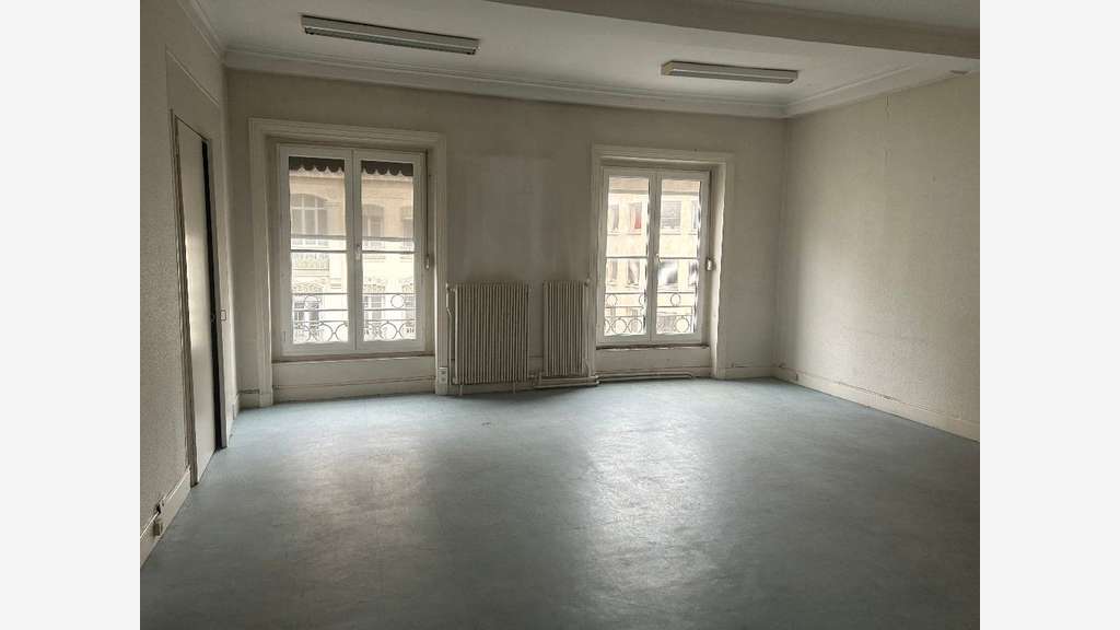 Loue bureaux à Lyon République place Bellecour