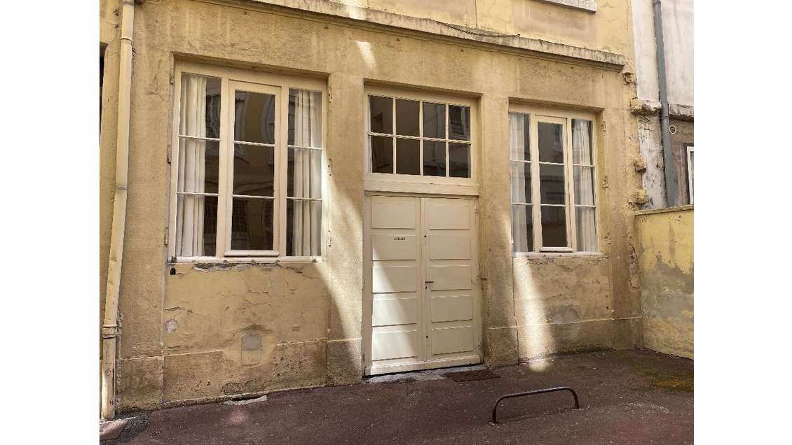 A louer Lyon 2 local SUR COUR RUE de LA CHARITE