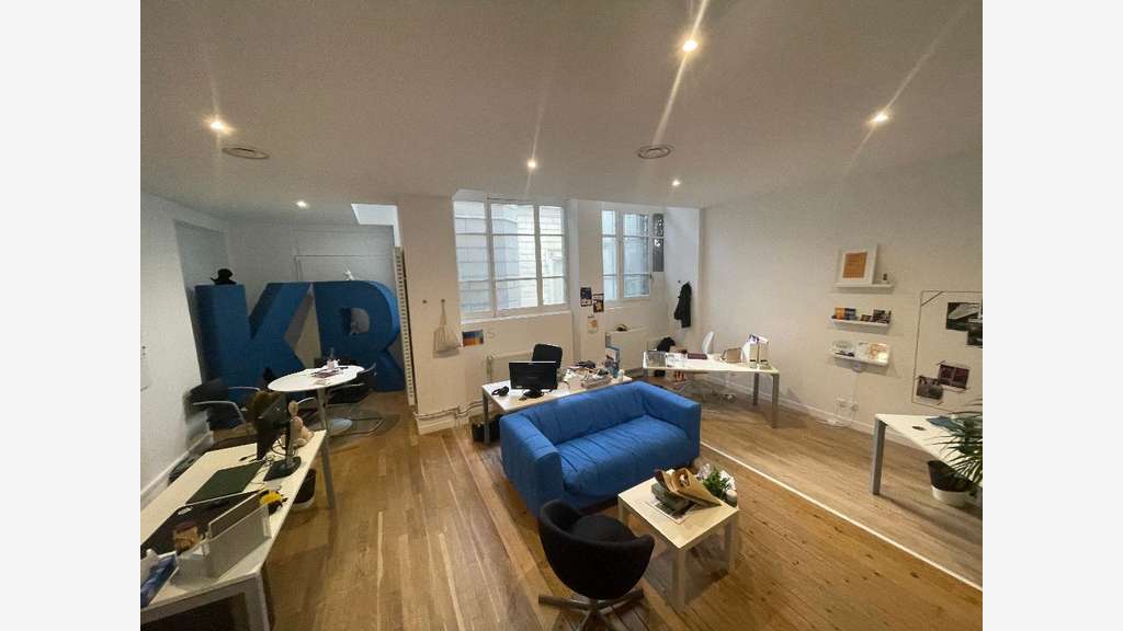 A louer local 242m² à Lyon 2e situé quai Gailleton