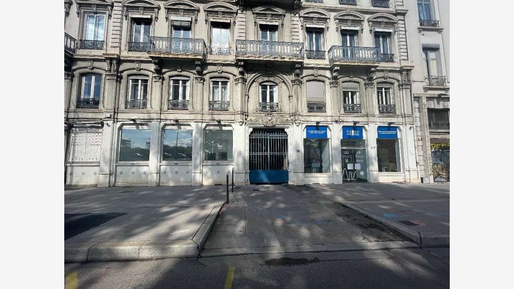 A louer local 242m² à Lyon 2e situé quai Gailleton