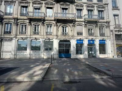 A louer local 242m² à Lyon 2e situé quai Gailleton
