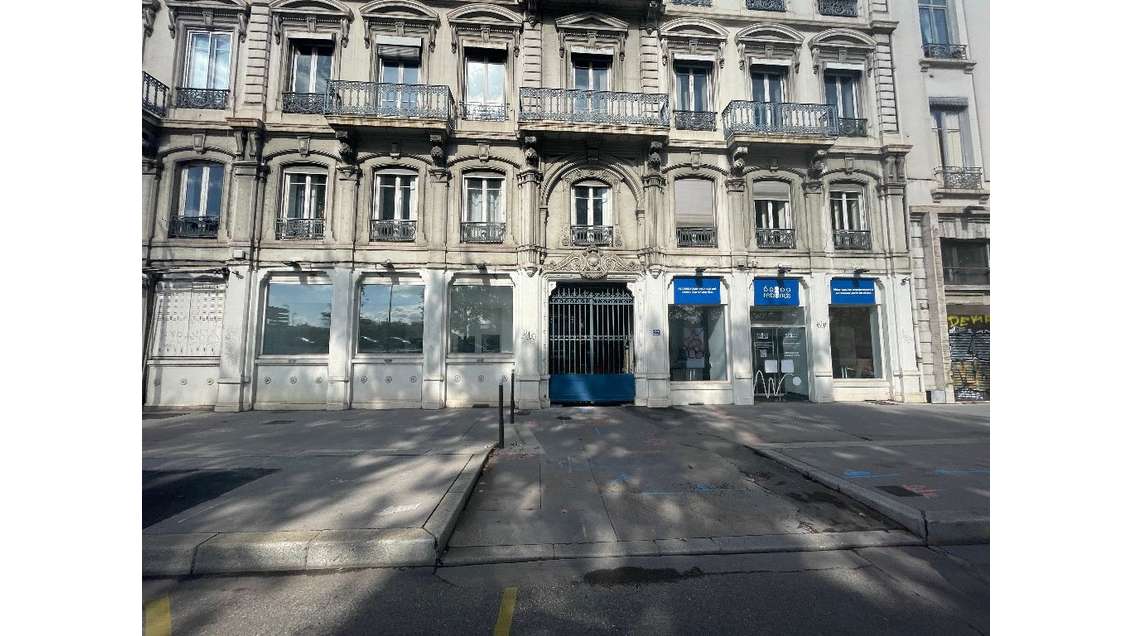 A louer local 242m² à Lyon 2e situé quai Gailleton
