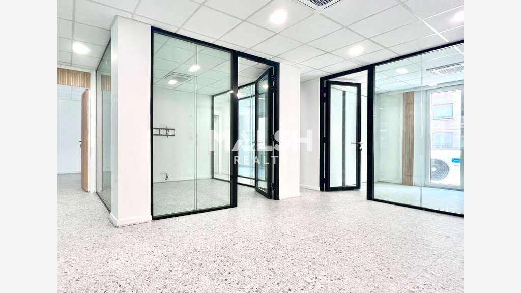 Bureau rénové à louer 136,50m² R+1 à Lyon 6e