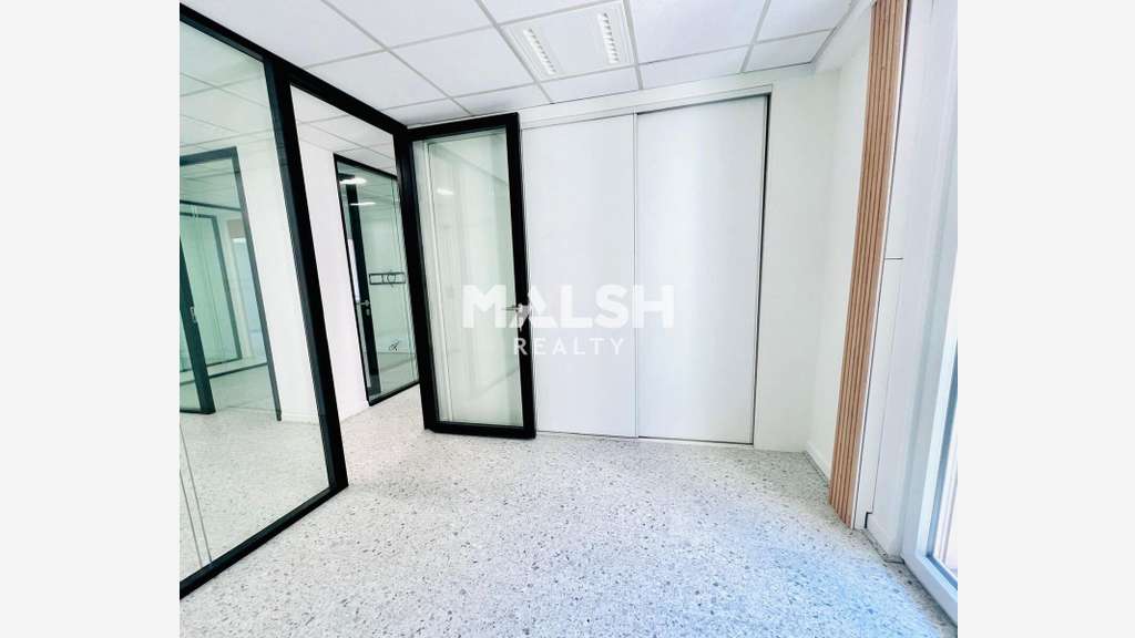 Bureau rénové à louer 136,50m² R+1 à Lyon 6e