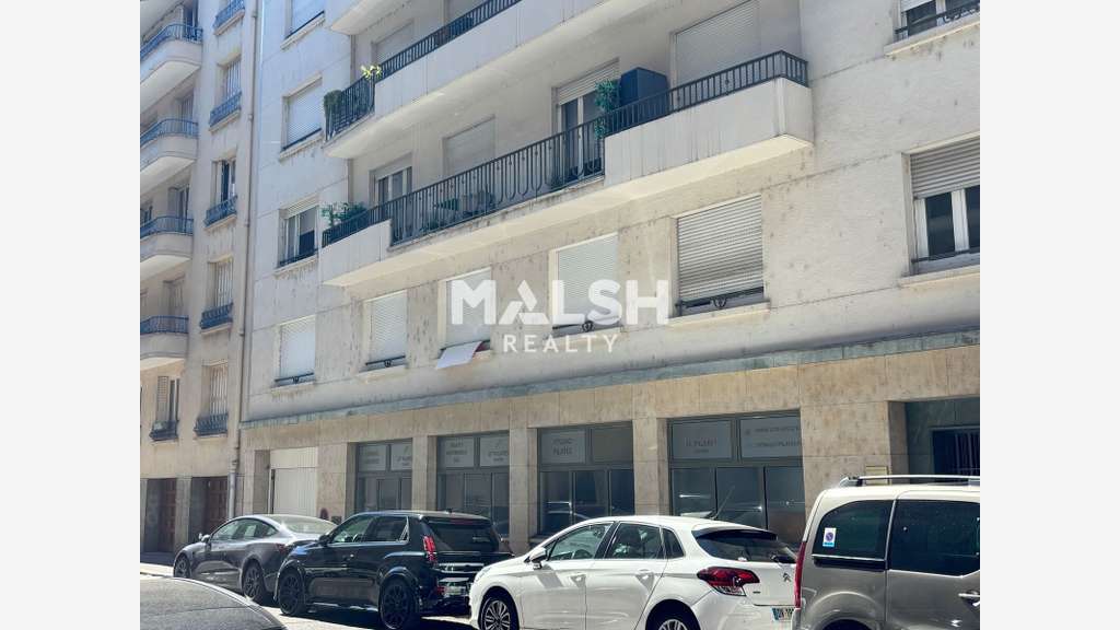 Bureau rénové à louer 136,50m² R+1 à Lyon 6e