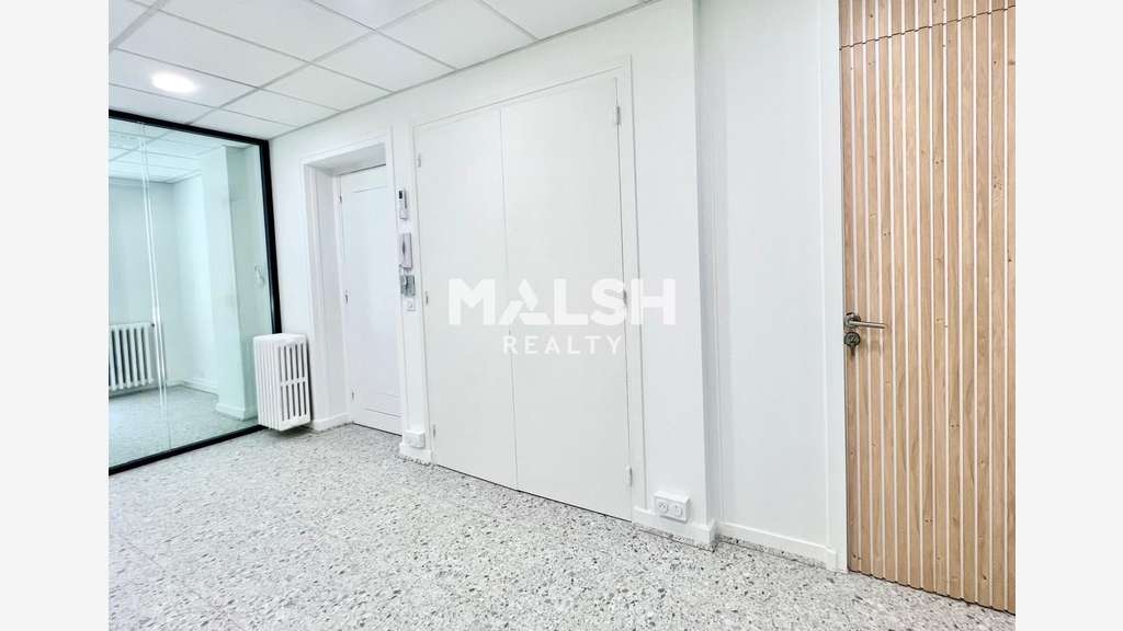 Bureau rénové à louer 136,50m² R+1 à Lyon 6e