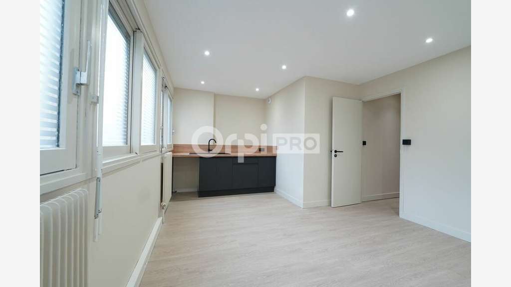 Bureaux à louer 265m² à Lyon 6e 