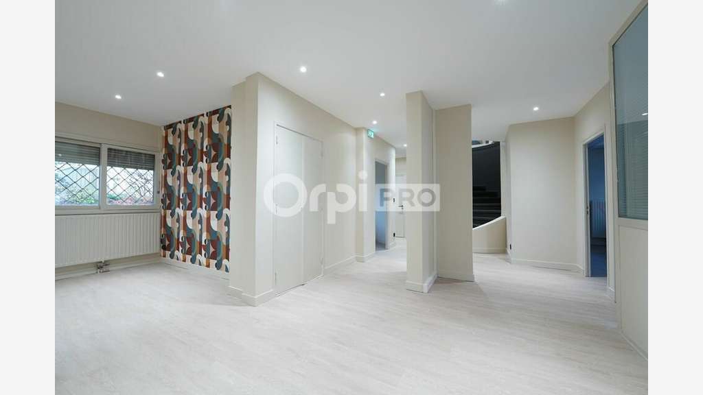 Bureaux à louer 265m² à Lyon 6e 
