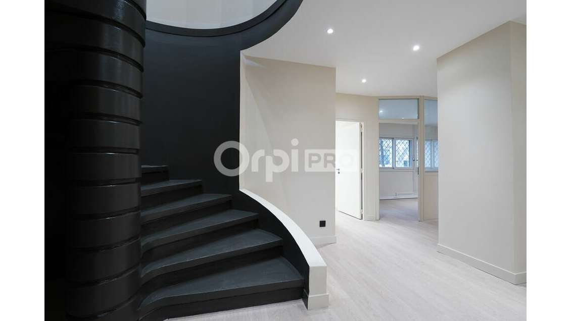 Bureaux à louer 265m² à Lyon 6e 