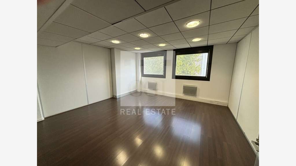 Bureaux lumineux 273m² R+6 à louer à Lyon 6e