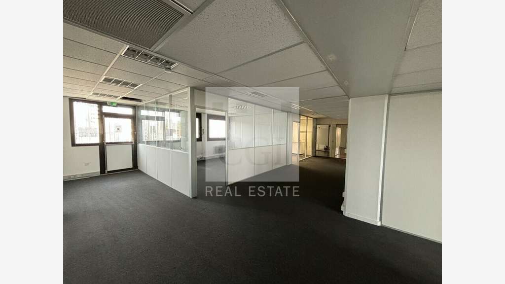 Bureaux lumineux 273m² R+6 à louer à Lyon 6e