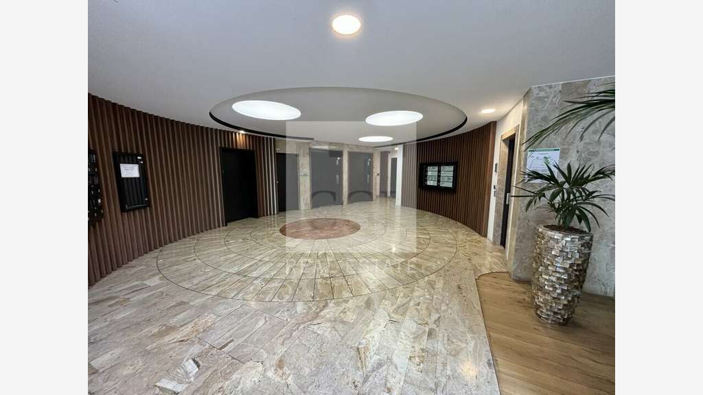 Bureaux lumineux 273m² R+6 à louer à Lyon 6e