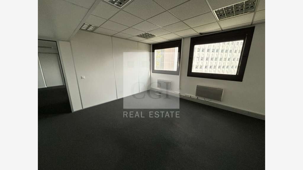 Bureaux lumineux 273m² R+6 à louer à Lyon 6e