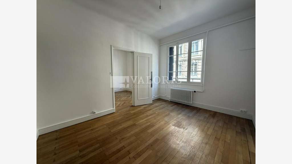 Bureaux de 43.20m² à louer au 1er étage à Lyon