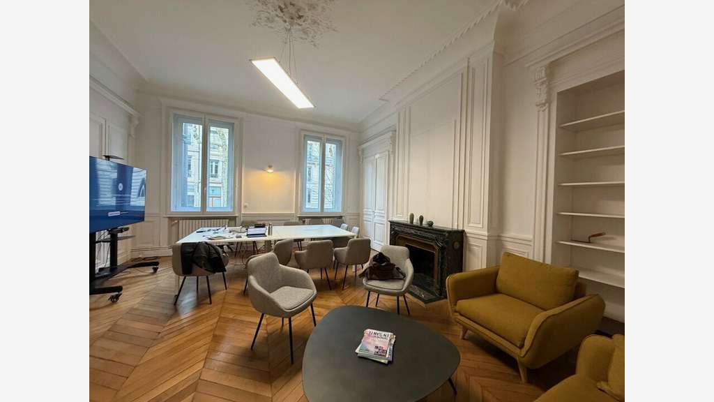 Local commercial de 225m² à louer à Lyon 69006
