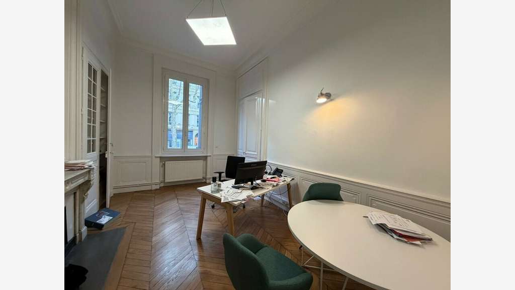 Local commercial de 225m² à louer à Lyon 69006