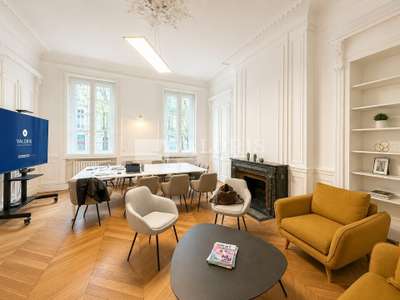 Local commercial de 225m² à louer à Lyon 69006
