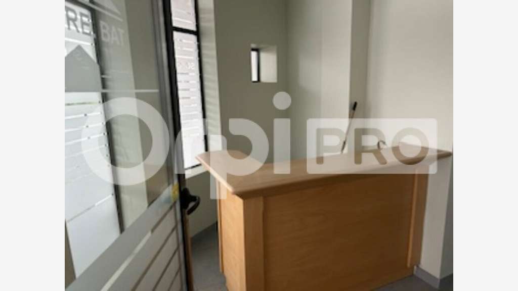 Beau bureau d'angle à louer à Lyon 7e Berthelot 