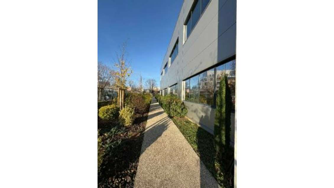 Bureaux 725m² divisibles R+2 à louer à Lyon 7e